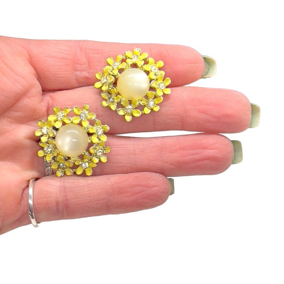 Vintage Signed Karu Arke Enamel, Rhinestone & Lucite Cabochon Skewback Earrings - Picture 5 of 5